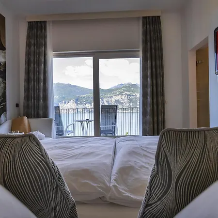 Capri 3*