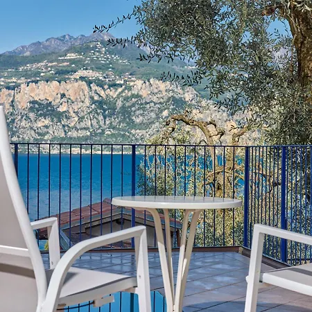 Capri 3*